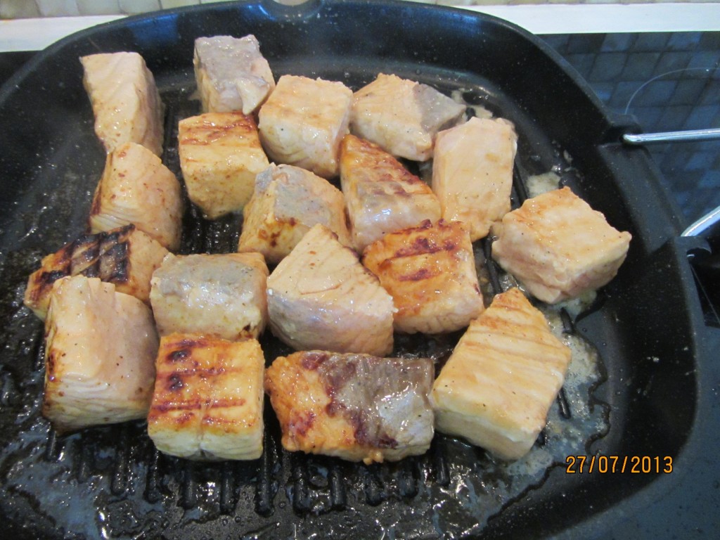 קוביות סלמון טיגון